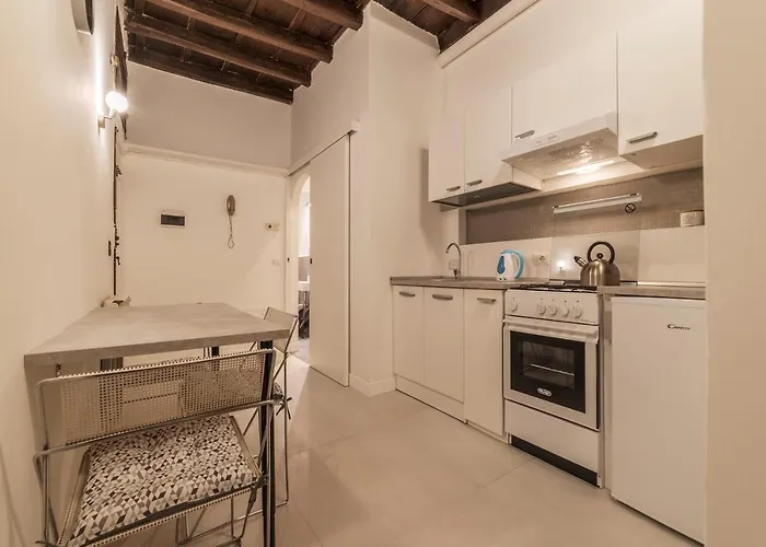 Guesthost - Fori Imperiali Apartment Rome